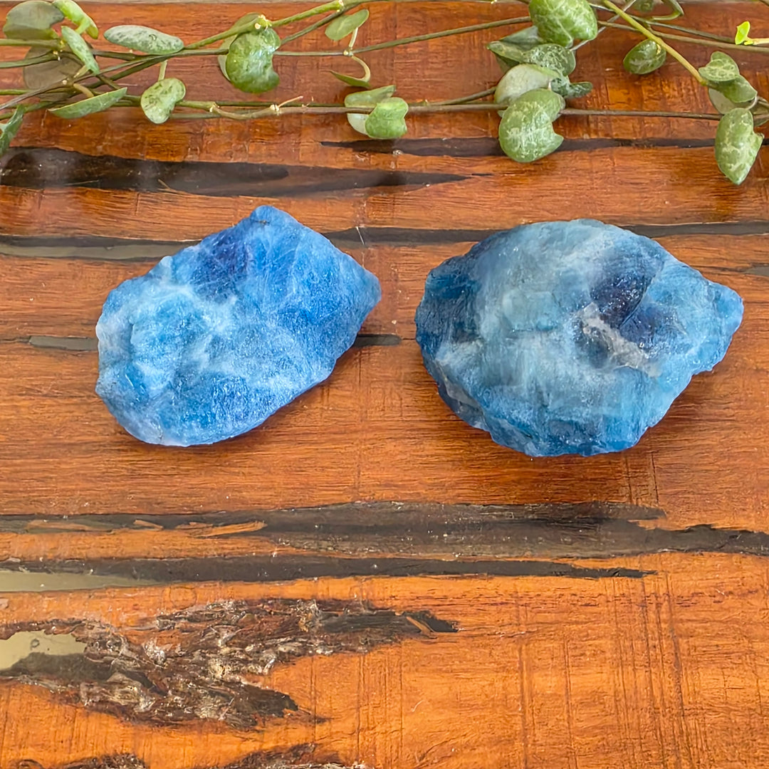 Fluorescent Sodalite - Raw