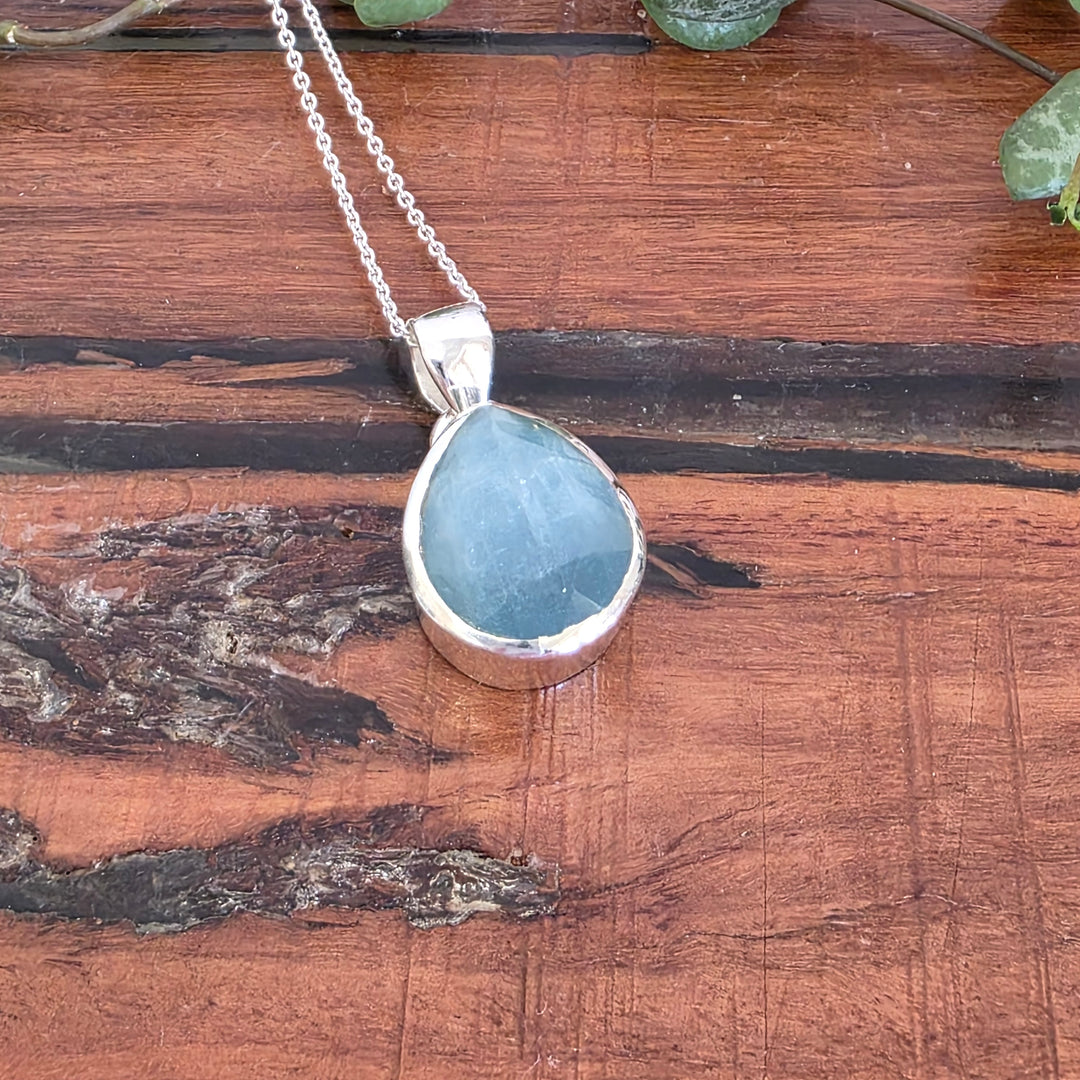 Aquamarine Pendant set in 925 Sterling Silver.