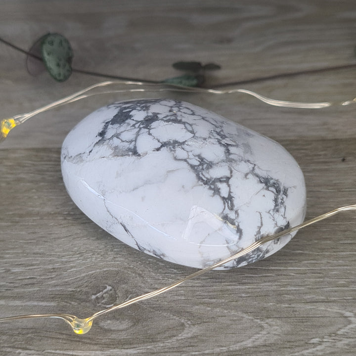 Howlite - Palm Stone