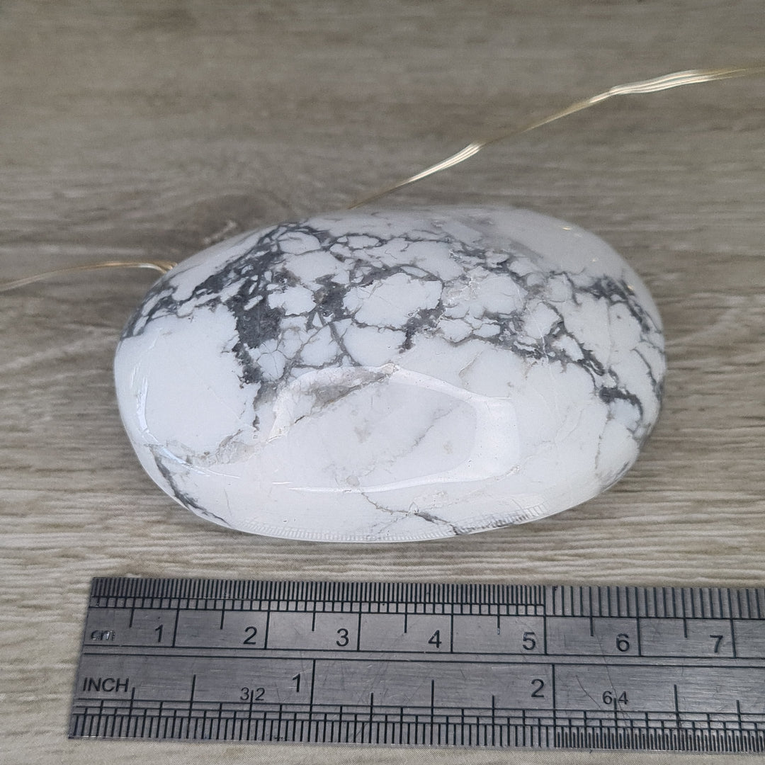 Howlite - Palm Stone