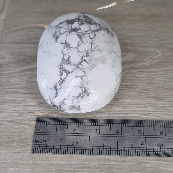 Howlite - Palm Stone