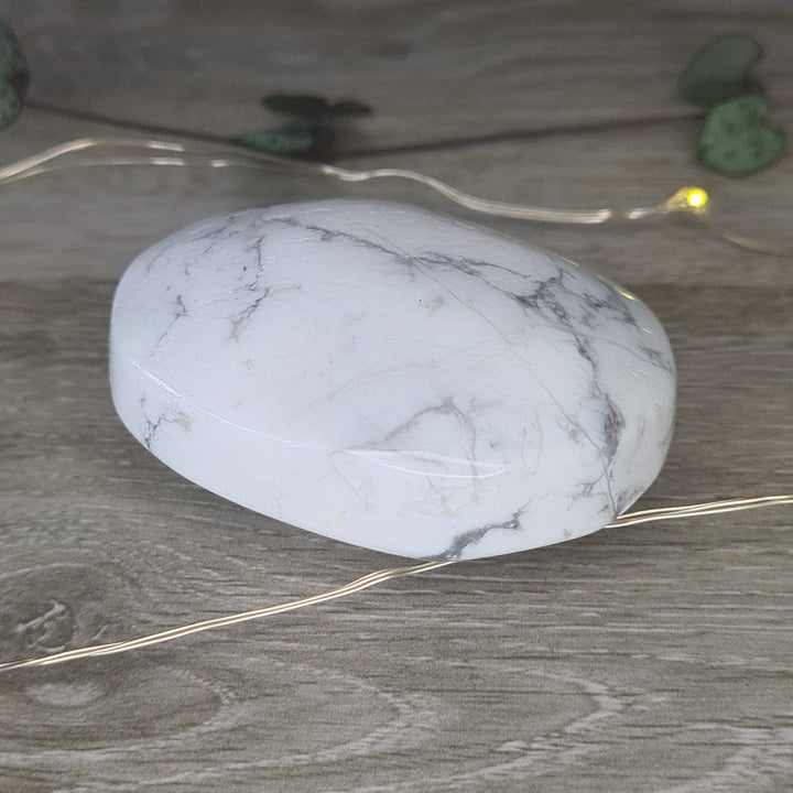 Howlite - Palm Stone