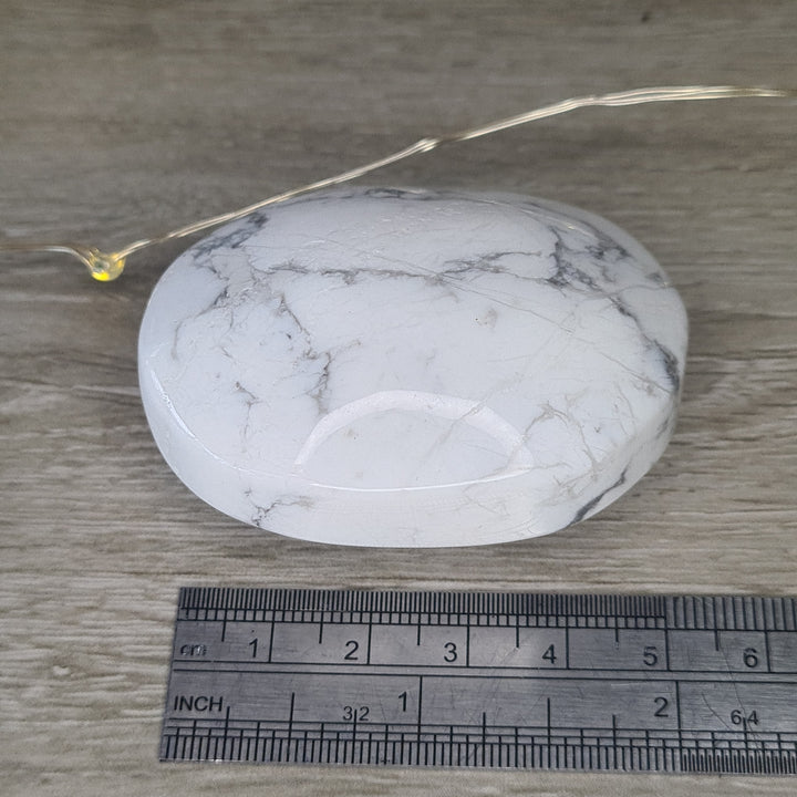 Howlite - Palm Stone