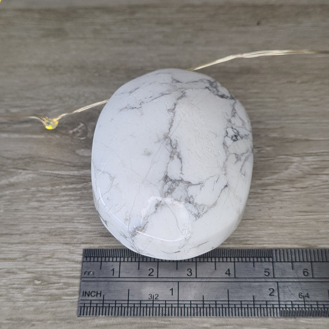 Howlite - Palm Stone