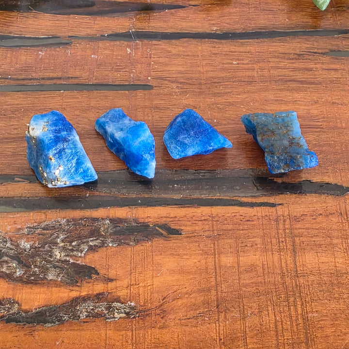 Fluorescent Sodalite - Raw