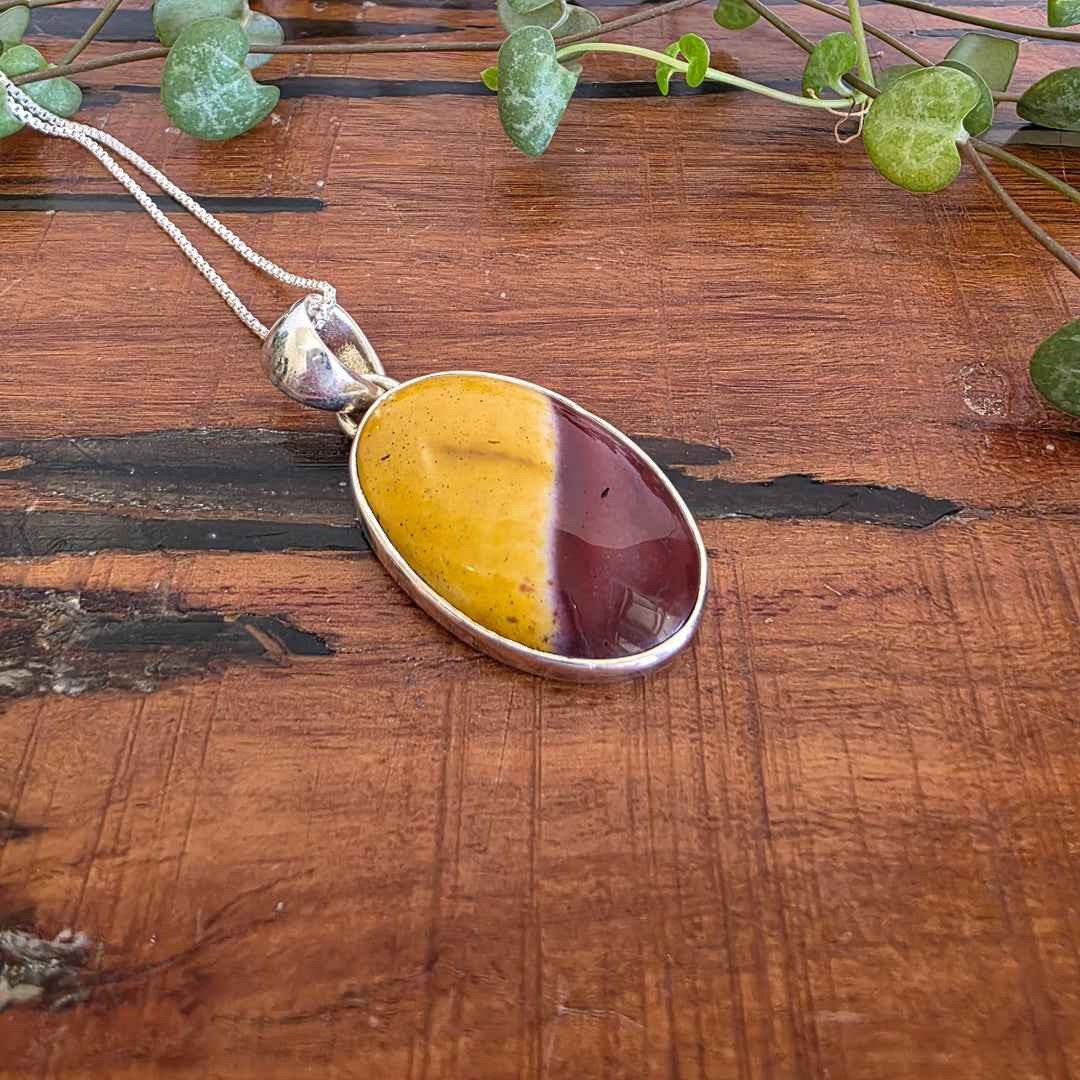 Mookaite Jasper Pendant set in 925 Sterling Silver.
Comes with a 45cm Sterling Silver Chain.