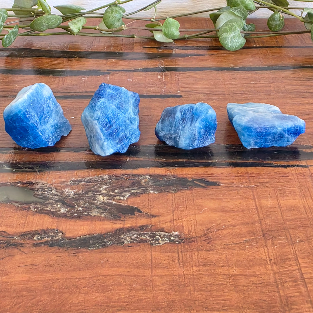 Fluorescent Sodalite - Raw