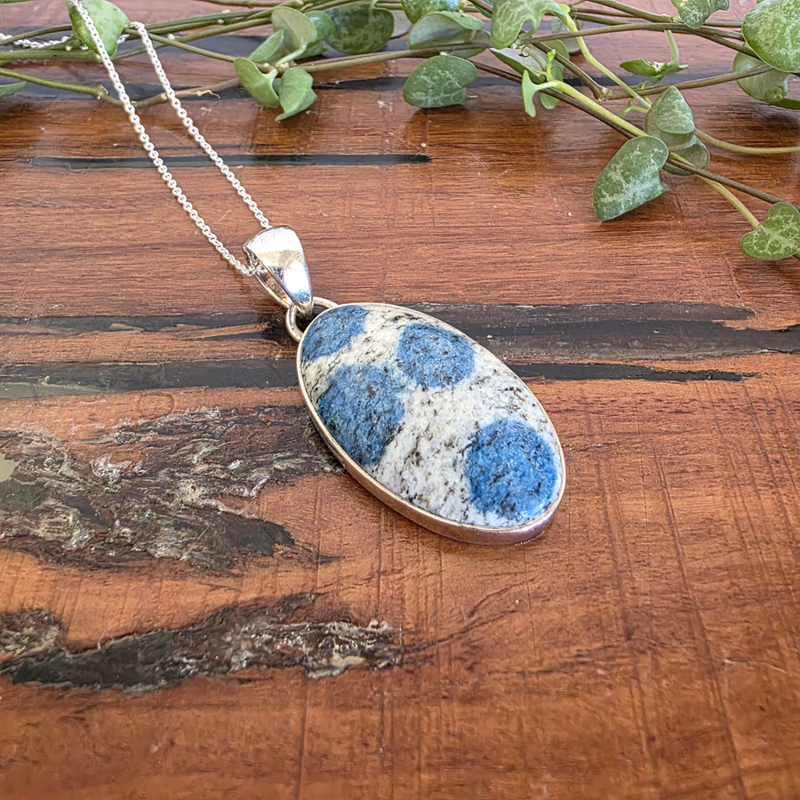 This gorgeous K2 Stone Pendant set in 925 sterling silver, comes with a 45 cm 935 sterling silver chain.