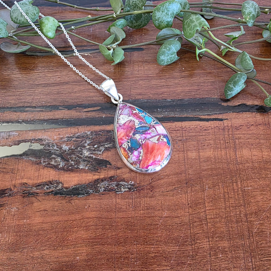 Pink Oyster Turquoise Pendant Set in 925 Sterling Silver.
Comes with a 45cm Sterling Silver Chain.