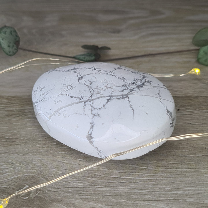 Howlite - Palm Stone